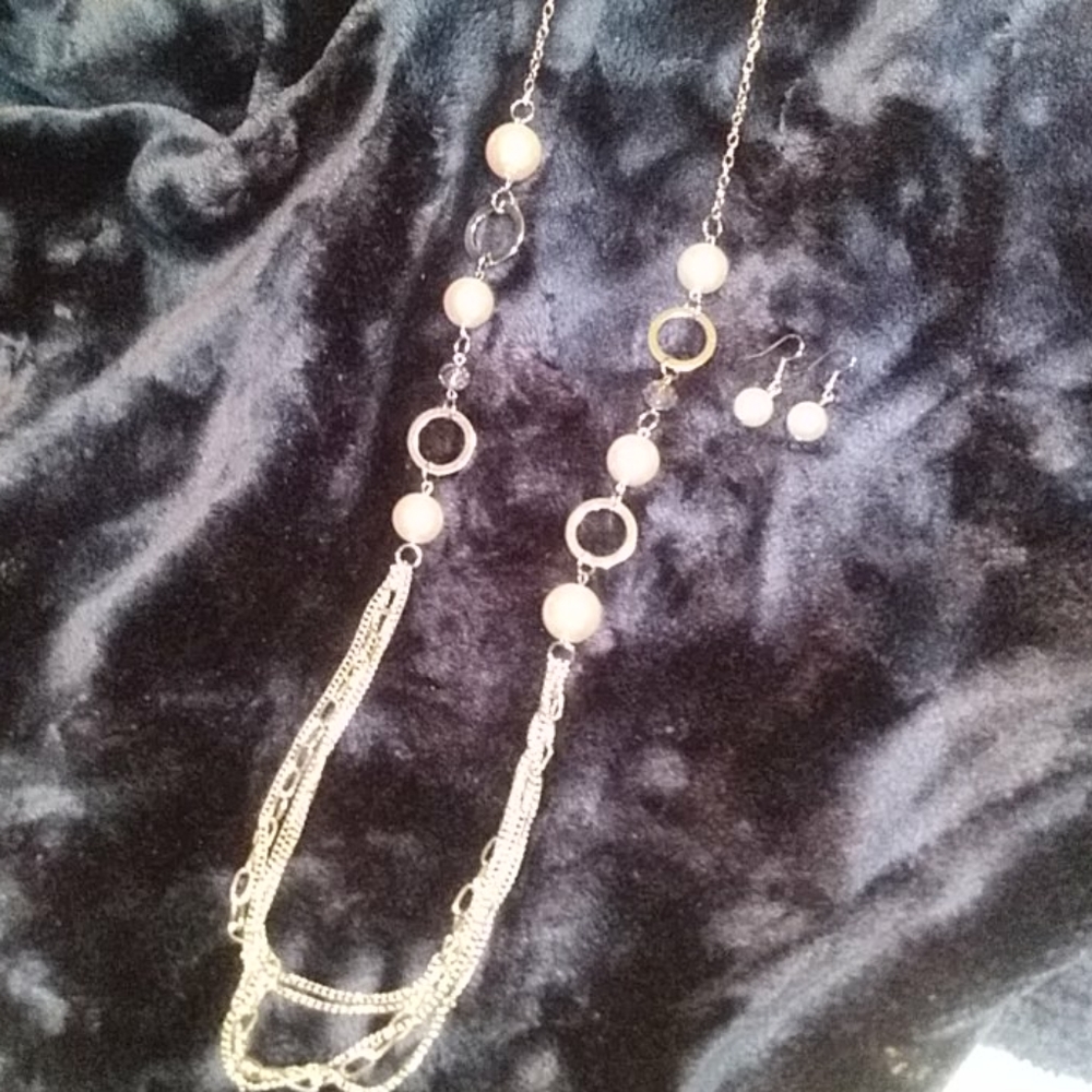 Silver & Pink Pearl Necklace & Earrings - Picture 1 of 2